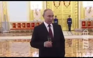 Путин с шампанско в ръка: Не ние първи започнахме! 