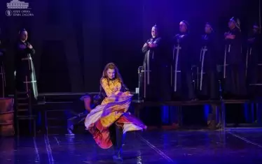 Михаела Филева пее в „Парижката Света Богородица“ в НДК