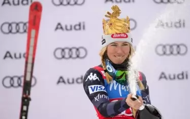 Микаела Шифрин вече е скиорка №1 в историята