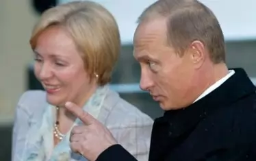 Заради санкциите бившата жена на Путин продава спешно испанските си имоти