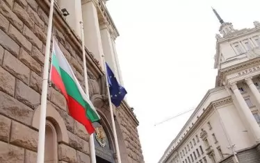 Българският флаг ще бъде свален наполовина в памет на загиналите в земетресението