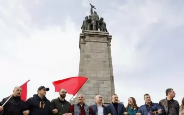 Атлантици призоваха областните
да премахнат съветските паметници