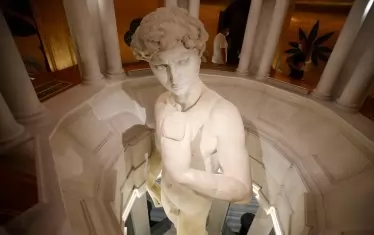 Давид на Микеланджело коства работата на училищен директор заради "порнография"