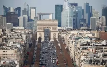 В Париж претърсват 5 големи банки за укриване на данъци