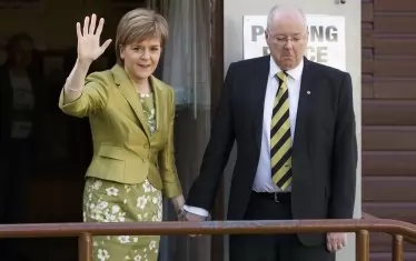 Полицията арестува съпруга на бившата първа министърка на Шотландия