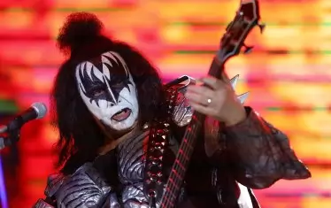 Джийн Симънс от Kiss дари $ 250 000 за болни деца