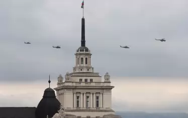 Хеликоптери и самолети ще летят ниско над София