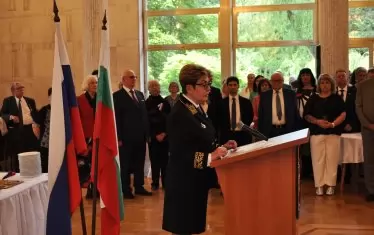 Митрофанова събра в посолството БСП и "Възраждане"