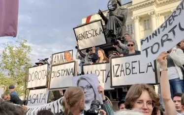 Хиляди протестираха в Полша след смъртта на бременна жена