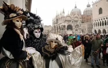 Съсипвана от климата и тълпите туристи, Венеция е в опасност