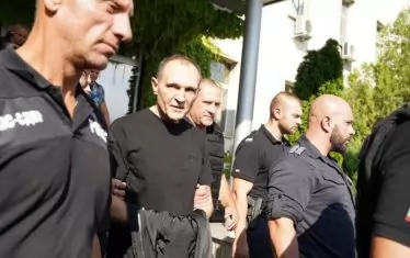 Васил Божков се прибра в България и беше задържан