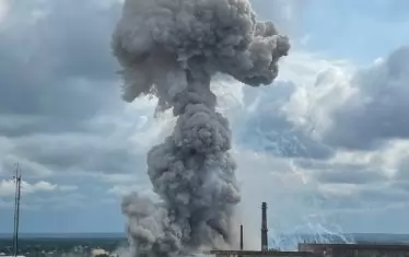 Мощен взрив избухна във военен завод