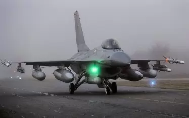 Бойни изтребители F-16 прехванаха самолет близо до Байдън 