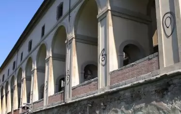 Ултраси обезобразиха колоните на „Уфици“ във Флоренция