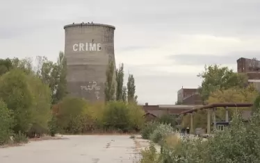 Еколози изписаха CRIME върху кула на ТЕЦ „Марица 3"