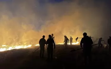 Големи пожари горят в няколко области