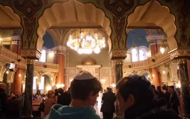 Политиците ни допринасят за мира с молитва в синагогата
