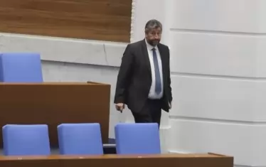 Парламентът изпрати със скандал Христо Иванов