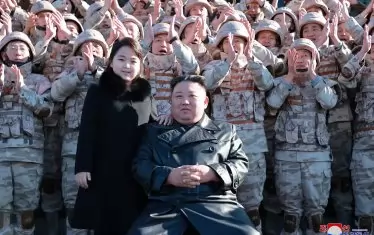 Ким Чен-ун празнува ''нова ера за космическата сила'' с дъщеря си