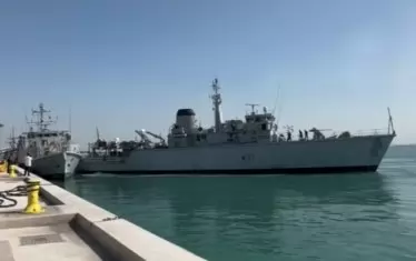 Два британски военни кораба се сблъскаха в пристанище в Бахрейн