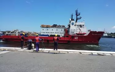 Полярният ни кораб спаси яхта край пролива Дрейк
