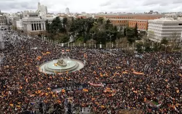 Хиляди протестират в Мадрид срещу 
амнистията на сепаратисти