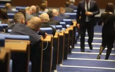 ПП-ДБ внесоха искането за извънредно заседание на НС за Сребреница
