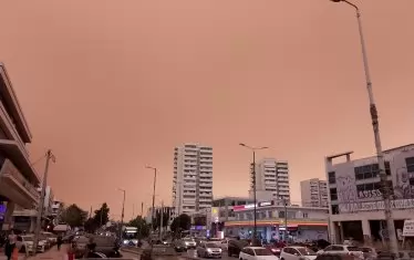 Небето над Гърция стана оранжево