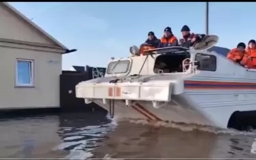 Река Урал почти потопи 230-хиляден град в Русия