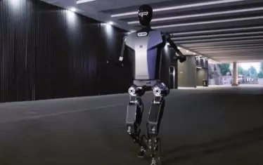 Китайският робот Tiangong върви сам и изкачва стълби