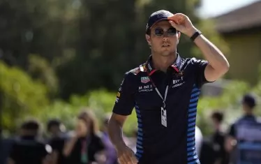 Шампионът в F1 подписа нов договор със Серхио Перес 