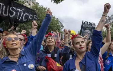 Хиляди демонстрират 
срещу крайната десница във Франция