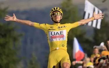 Тадей Погачар триумфира на "Тур дьо Франс" за 3-ти път