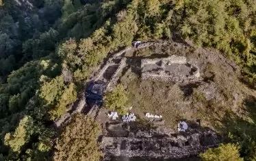 Подновиха разкопките на "погребаната" църква в крепостта Кокалянски Урвич