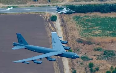 Стратегически бомбардировачи Б-52 на САЩ кацнаха в Румъния