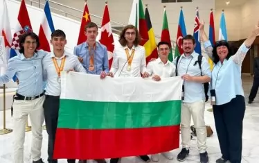 Родните гимназисти спечелиха пълен комплект медали - златен, сребърен и бронзов на 35-ата Международна олимпиада по биология (IBO), която се проведе в Казахстан.