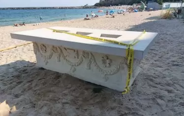 Бивш полицай открил античен саркофаг на плаж край Варна