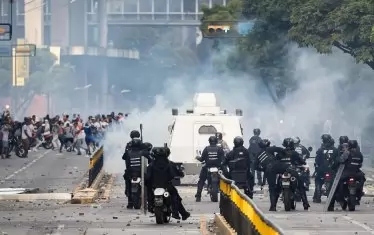 Масови протести избухнаха във Венецуела срещу режима на Мадуро