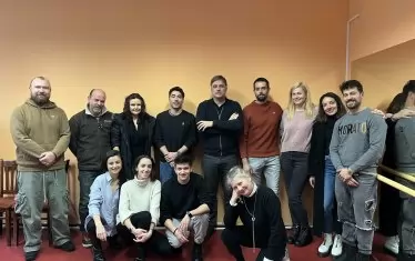 Владо Карамазов влиза в култова роля на Марлон Брандо и Антъни Куин