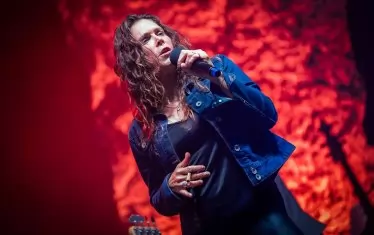 Огнената Бет Харт се завръща в България