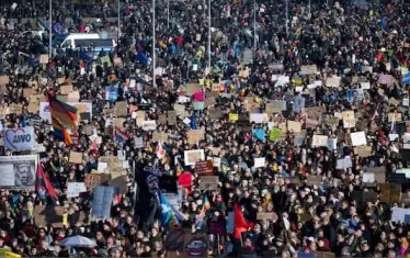 Протест срещу АзГ в Мюнхен събра над 200 000 души