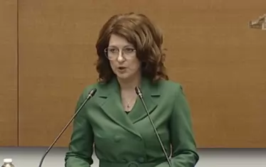 Депутатите въвеждат съвместни родителски права при развод