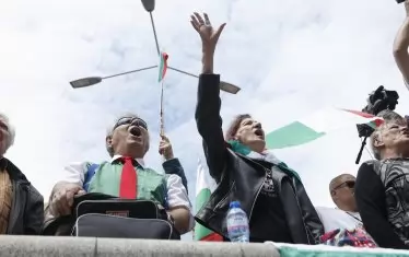 Статуквото може да почерпи с такива врагове!