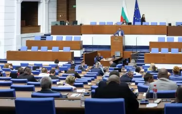 Управляващите отхвърлиха приетите през юли законопроекти за младите лекари