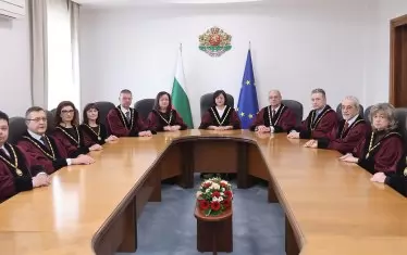 КС се разцепи и не успя да отмени "домовата книга" за служебни премиери