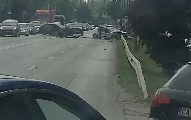 Шофьор блъсна патрулка в София, рани двама полицаи и избяга