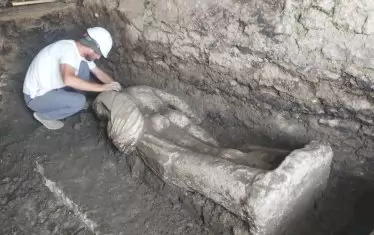 Втората статуя от Хераклея изправя глава в Археологическия музей