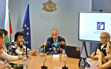 МОН даде заден за намаляването на паралелките с чужд език
