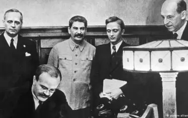 Навършват се 86 години от тайния пакт Хитлер - Сталин