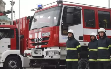 Битката не е срещу пожарите, а за власт и един милиард